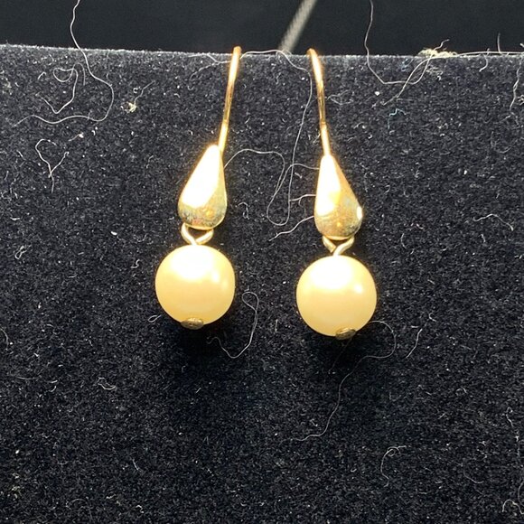 15" Pearl and gold beaded necklace and matching drop earrings - Picture 2 of 10